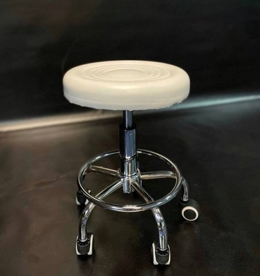 Мобільний стілець-таблетка для майстра без спинки, (білий колір) W070320233 фото