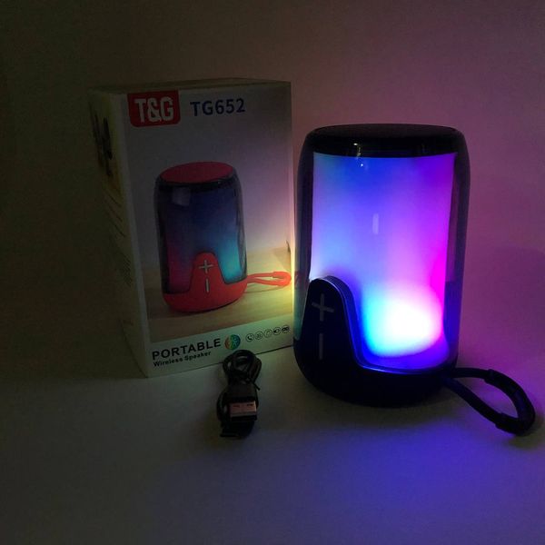 Портативная колонка TG652 5W с RGB подсветкой и ремешком, аккумуляторная колонка для музыки. Цвет: черный 460689 фото